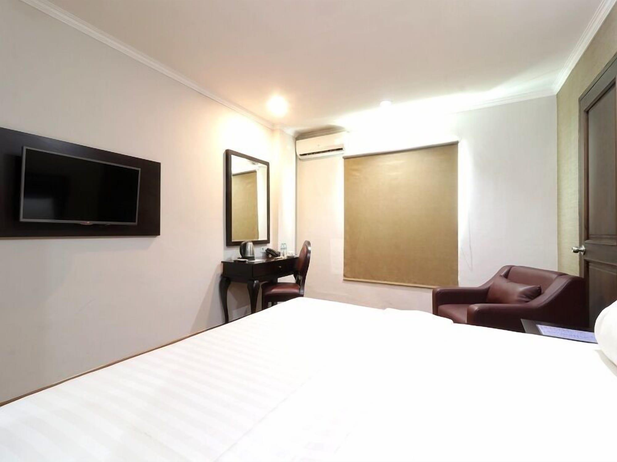 P Hotel Jakarta Exterior photo